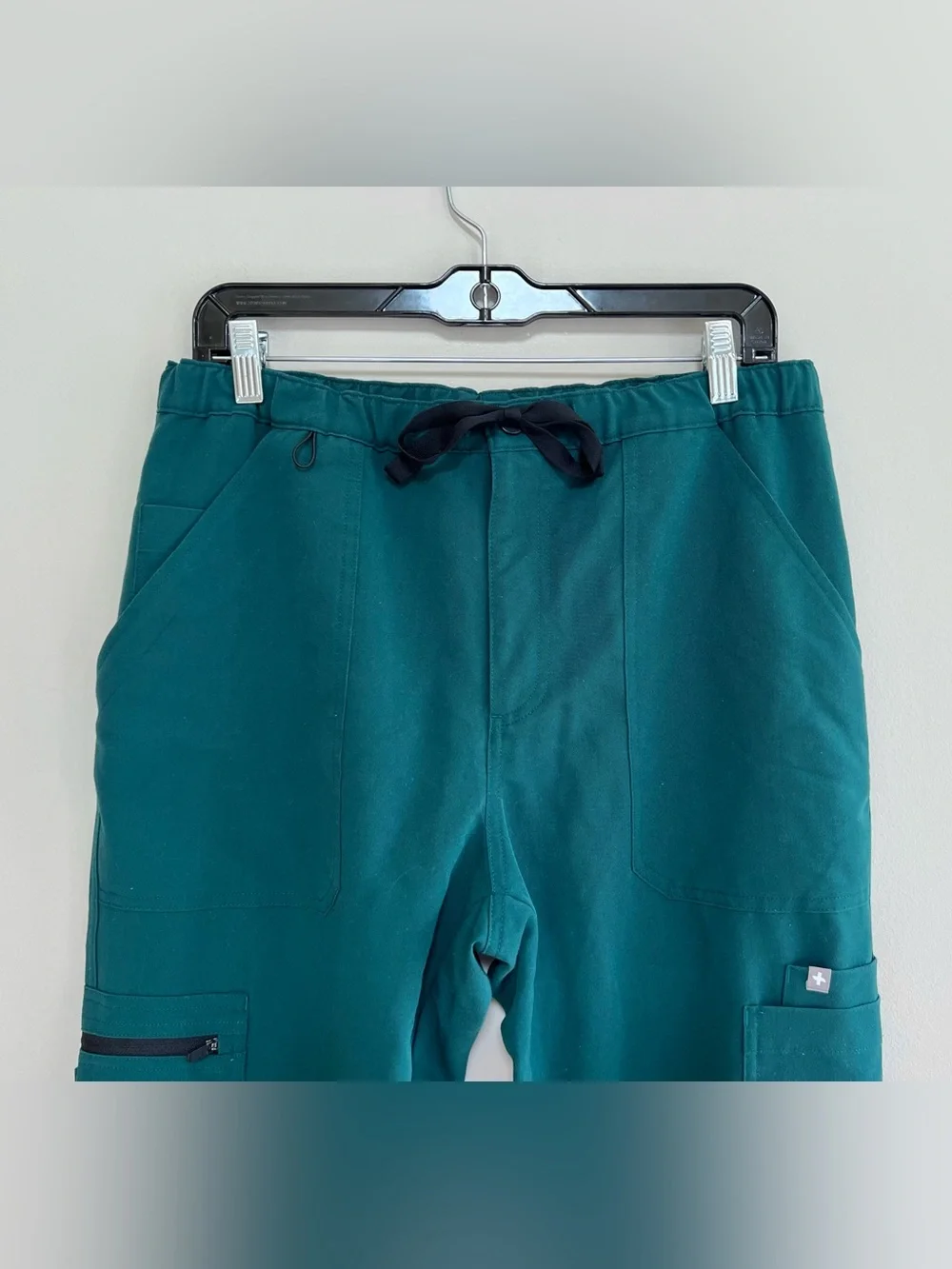 FIGS Men’s Cairo Cargo Straight Leg Scrub Pant in Forest Green (PO# 3872), M/S
